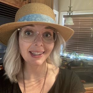 Meet your Posher, Brooke